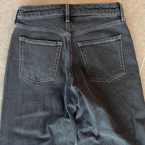 Old Navy Extra High-Rise Sky-Hi Wide Leg two-toned Jean w/secret smooth pockets. - Picture 6 of 6
